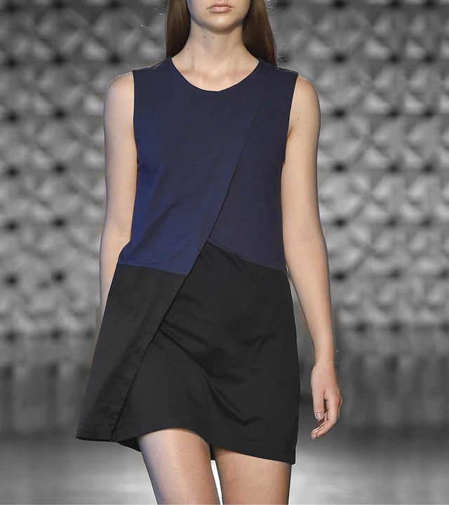 modelo-desfile-vestido-azul-preto-poliamida-biodegradavel-movin